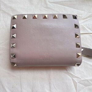 VALENTINO GARAVANI Rockstud Blush Bifold Snap Smooth Leather Compact Wallet